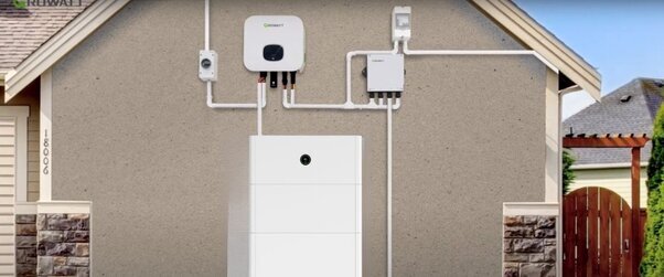 Installazione esterna inverter e batteria growatt